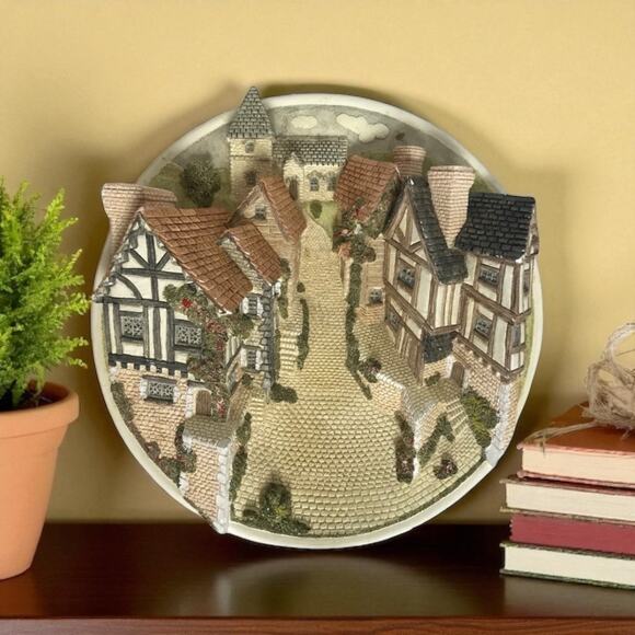 David Winter Cottages Collectors Guild UK Made 3D Ceramic Wall Hanging Plate - Picture 1 of 9